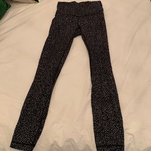 Black and white dotted 7/8 align pant. Lululemon.